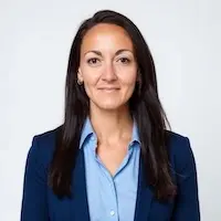 Lindsay Headshot  (1)