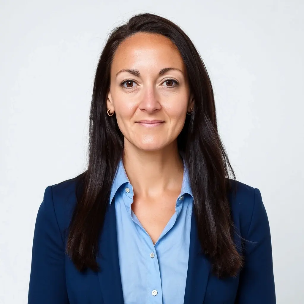 Lindsay Headshot
